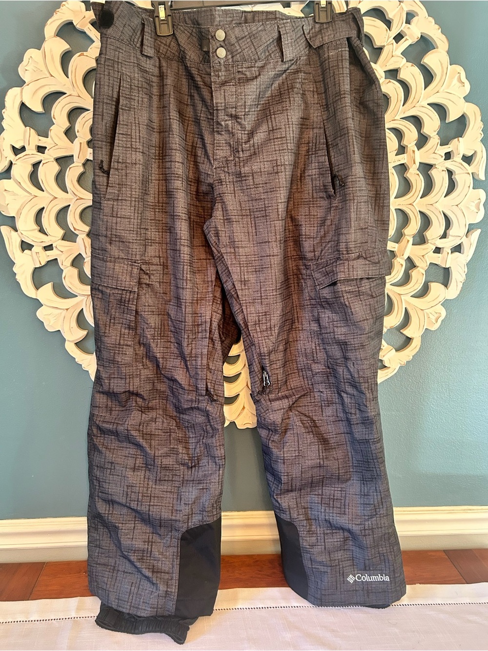 Columbia Men's Gray Plaid Cargo Snow Pants